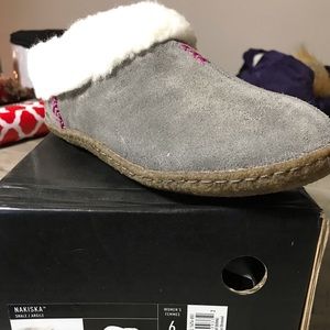 NIB Sorel Nakiska Slippers Size 6, color shale